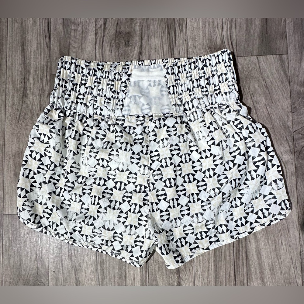 Free People. FP Movement Shorts "The Way Home" – Geometric Print.size L - Picture 3 of 17